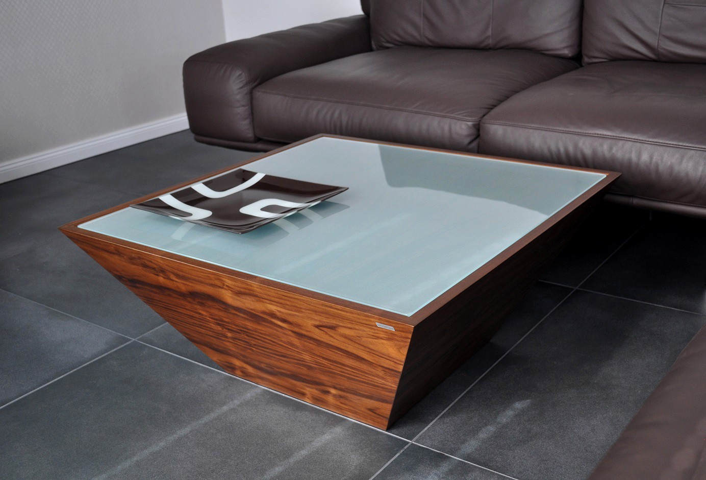 DESIGN COUCHTISCH Carl Svensson Pyramide MV3 Walnuss DESIGN COUCHTISCH Carl Svensson Pyramide MV3 Walnuss