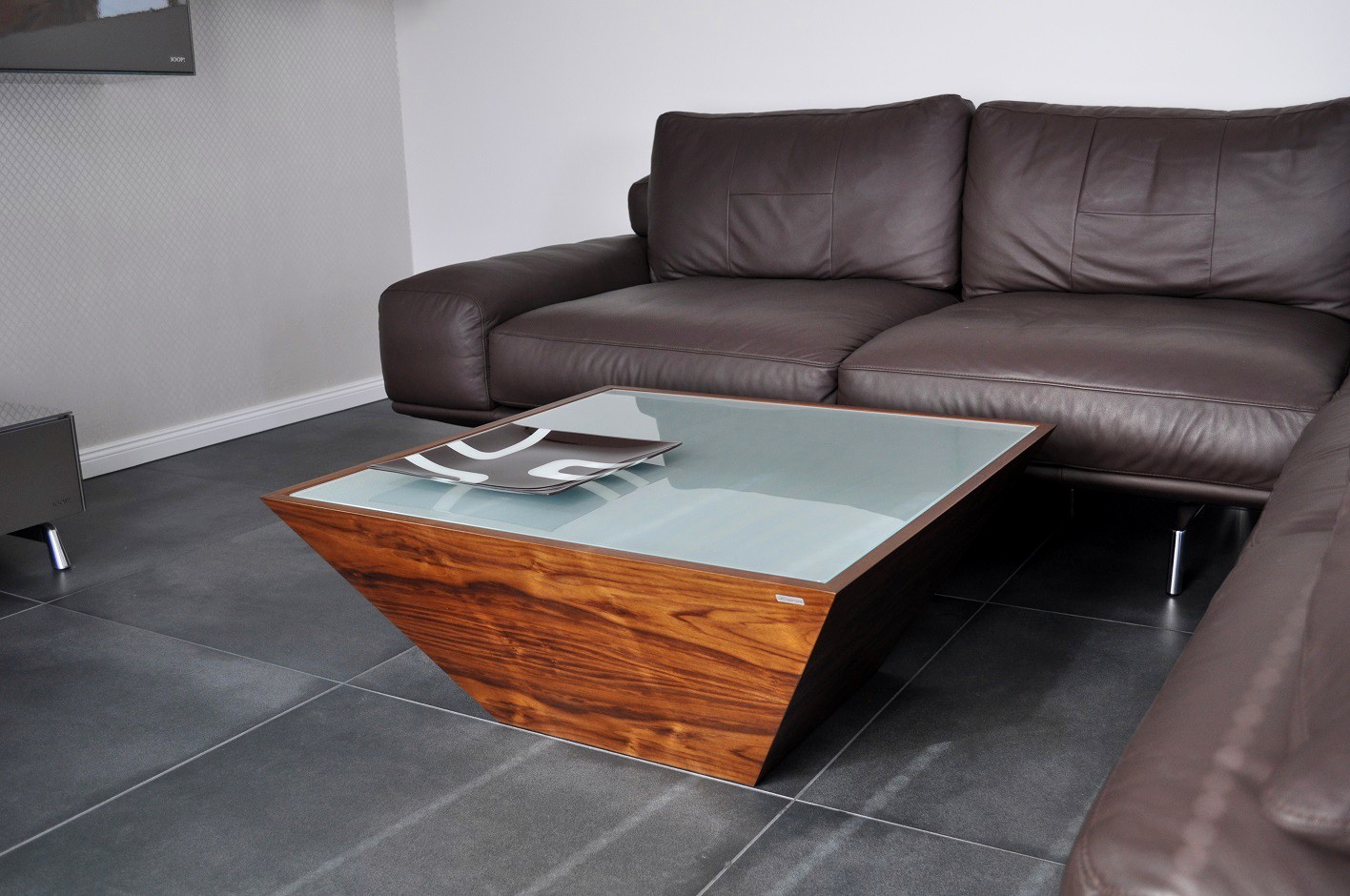 DESIGN COUCHTISCH Carl Svensson Pyramide MV3 Walnuss DESIGN COUCHTISCH Carl Svensson Pyramide MV3 Walnuss